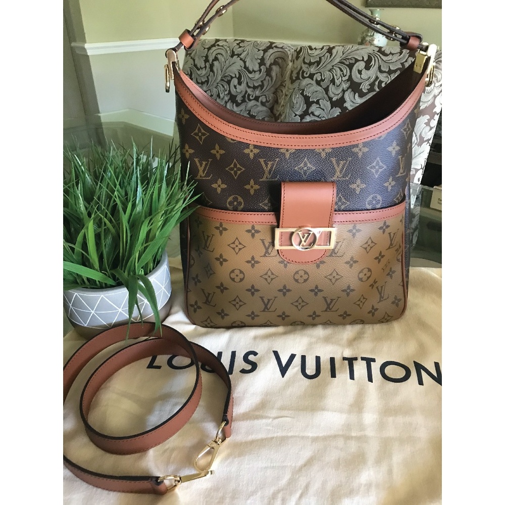 LV - Hobo Dauphine MM LTD